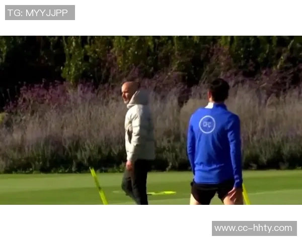 罗塞尼尔抵达伦敦即将成为切尔西新任主帅的消息引发关注